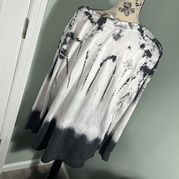 ☀️Green Tea Tie Dye Sweater - Picture 4 of 6